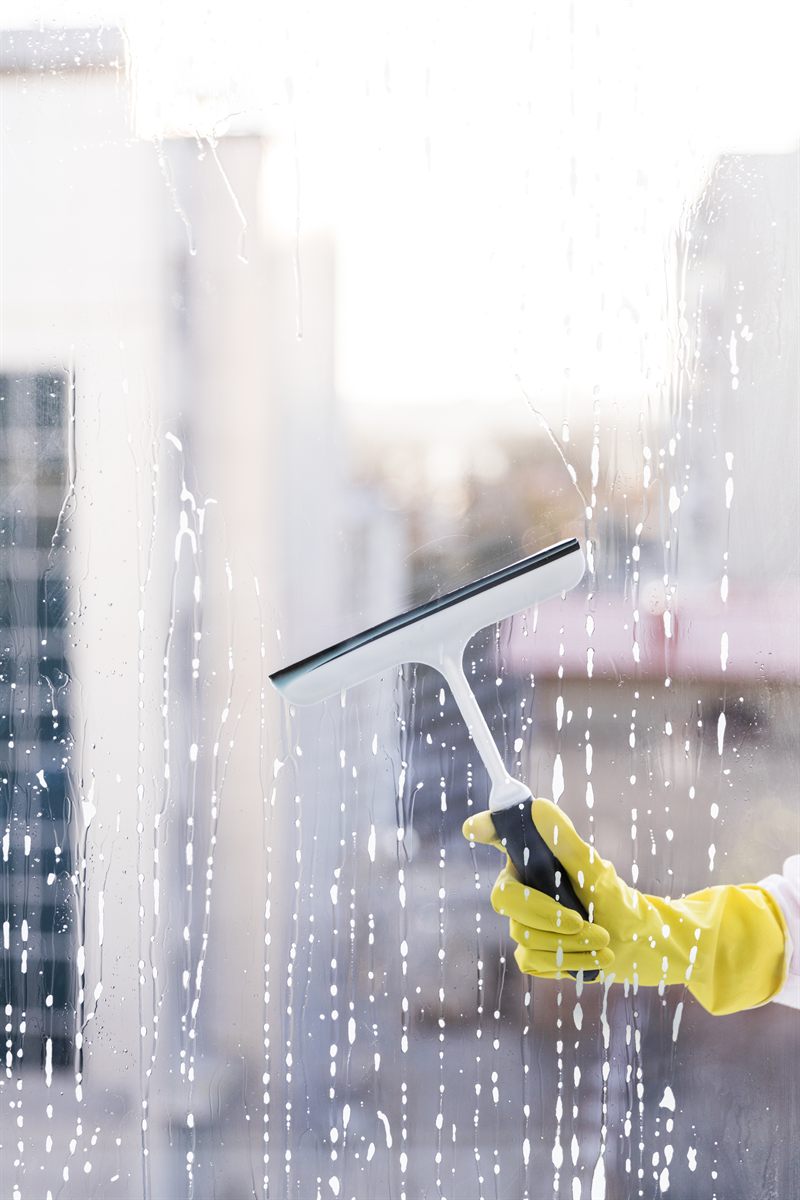 Streak-free commercial glass after Connect Cleaning service